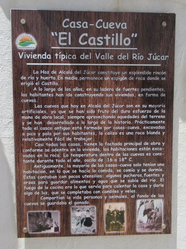 Casa–Cueva El Castillo, Alcalá del Júcar, Spanien, Informationstafel am Eingang