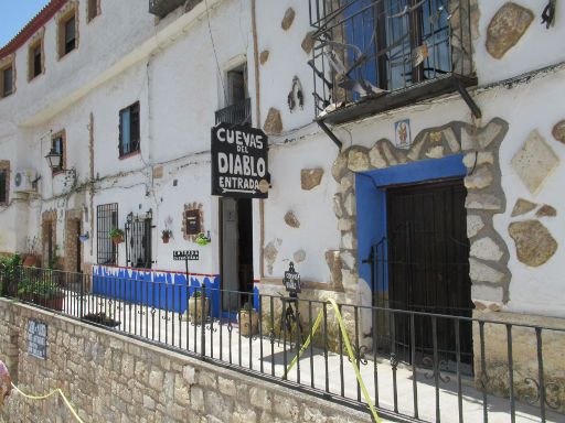 Cuevas del Diablo, Alcalá del Júcar, Spanien, Eingang in der Calle San Lorenzo 7