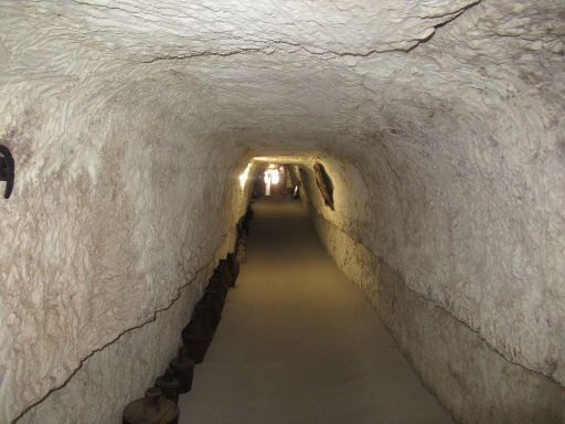 Cuevas del Diablo, Alcalá del Júcar, Spanien, Tunnel mit Nebenräumen