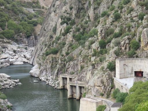 Aldeadávila de la Ribera, Staudamm Wasserkraftwerk, Spanien, Tunnelausgänge