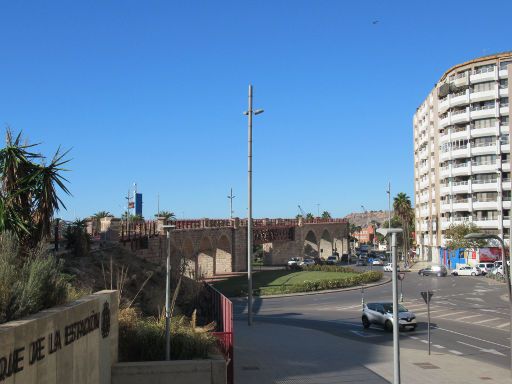 El Cable Inglés Verladestation, Almería, Spanien, Ansicht der Brücke vom Park der Eisenbahn