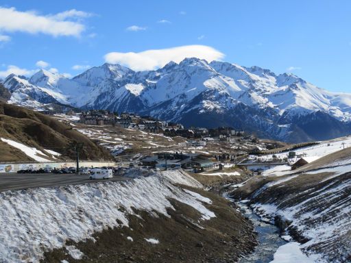 Skigebiet, Aramón, Formigal, Spanien, Parkplatz, Ort Formigal und die Pyrenäen