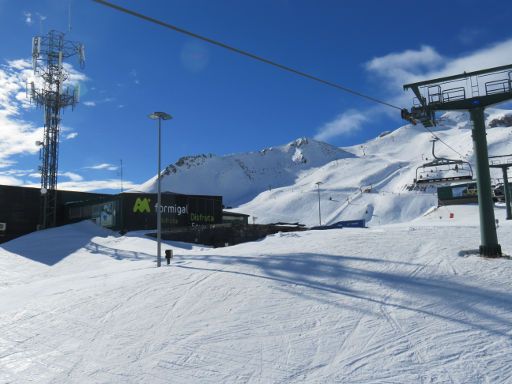 Skigebiet, Aramón, Formigal, Spanien, Bergstation vom Sessellift Sallent