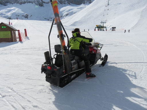 Skigebiet, Aramón, Panticosa, Spanien, Snowmobile