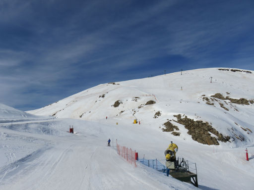 Skigebiet, Aramón, Panticosa, Spanien, Pisten rund um die Schneekanone