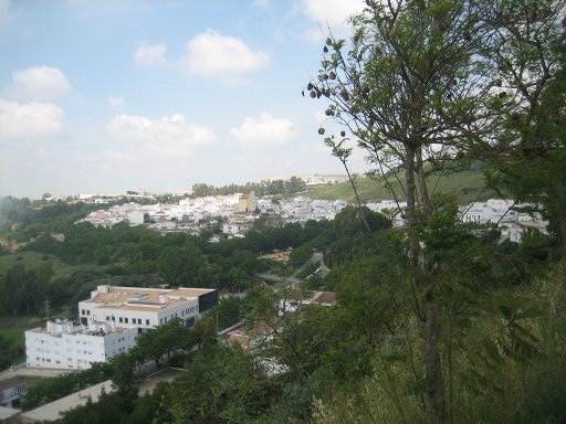 Arcos de la Frontera, Spanien, Blick auf den neuen Stadtteil beim Aufstieg