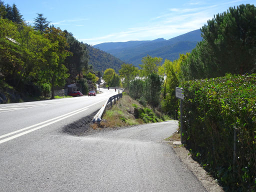 El Burguillo a toda vela, Segelbootausflug, Arroyo la Parra, Spanien, Zufahrt zum Stausee N-403 Kilometer 98,2