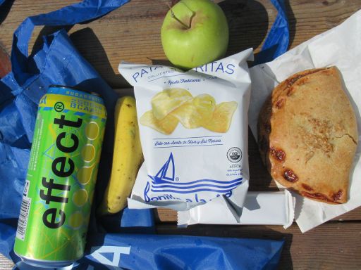 Travesía Costa As Pontes 2022, Spanien, effect® Energy Drink, Banane, Apfel, Kartoffelchips, Schokoriegel und Teigtasche