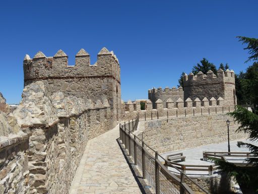 Ávila de los Caballeros, Spanien, Gang auf der Mauer, La Muralla