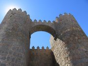 Avila de los Caballeros, Spanien, Festungsmauern mit Wehrtürmen