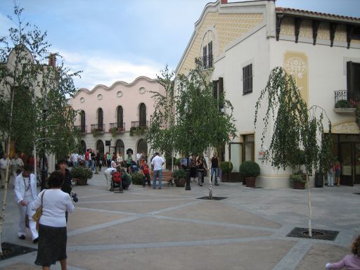 Barcelona, Spanien, La Roca Village Outlet Einkaufszentrum