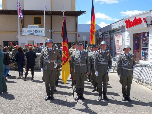 Belorado, Spanien, Expohistórica 2019 Kalter Krieg am Checkpoint Charlie, Darsteller in Nationale Volksarmee NVA Uniformen