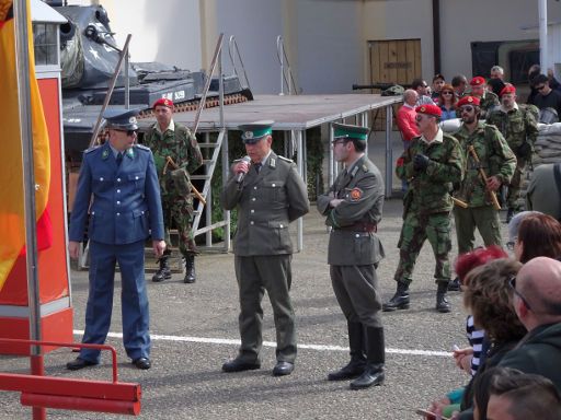 Belorado, Spanien, Expohistórica 2019 Kalter Krieg am Checkpoint Charlie, Erklärungen zu Kontrollen an der Grenze