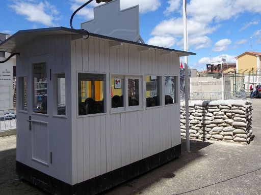 Belorado, Spanien, Expohistórica 2019 Kalter Krieg am Checkpoint Charlie, Nachbau der Baracke von 1961