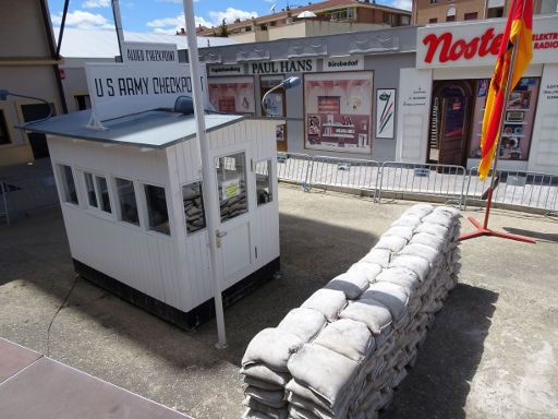 Belorado, Spanien, Expohistórica 2019 Kalter Krieg am Checkpoint Charlie, Nachbau der Baracke von 1961