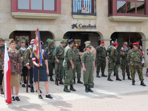 Belorado, Spanien, Expohistórica 2022, Parade der Gruppen auf dem Plaza Mayor