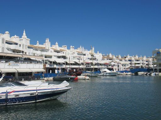 Puerto Deportivo de Benalmádena, Benalmádena, Spanien, Wohngebäude direkt am Hafen