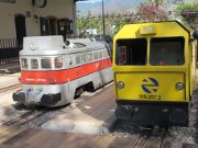 Plaza del Trenet, Benicássim, Spanien, Züge im Bahnhof