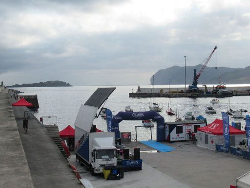 VIII. Salome Campos Travesía a nado, Schwimmwettbewerb 2022, Bermeo, Spanien, ein Teil der Strecke im Hafen