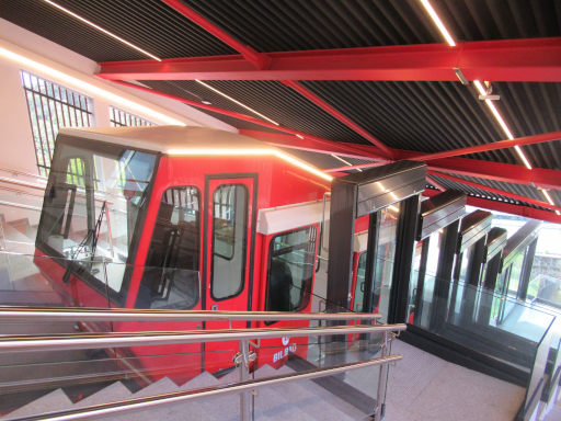 Standseilbahn, Artxanda, Bilbao, Spanien, Zug in der Haltestelle Bergstation