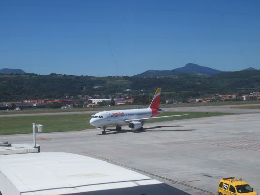 Flughafen Bilbao, BIO, Spanien, Iberia Airbus von Madrid auf dem Vorfeld