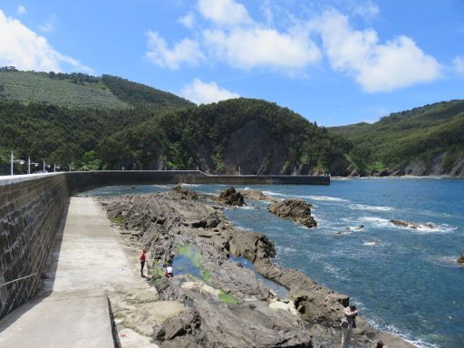 Bilbao Küste, Spanien, Hafenmauer von Armintza