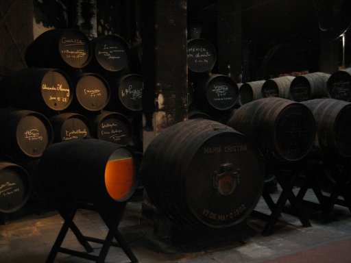 Bodegas Fundador Pedro Domecq, Jerez de La Frontera, Spanien, Fässer mit Autogrammen