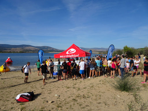 Sailfish - Challenge Family, Schwimmwettbewerb 2018, Buitrago del Lozoya, Spanien, Zelt vom Veranstalter Challenge Family