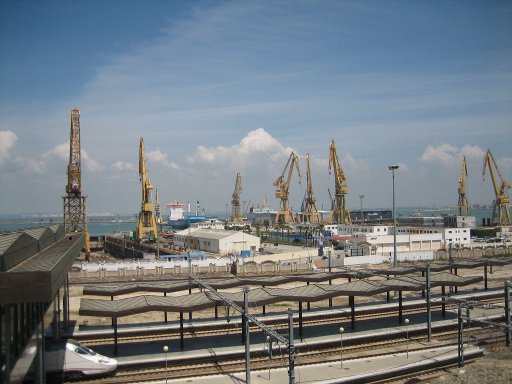 Cádiz, Spanien, Bahnhof und Hafen