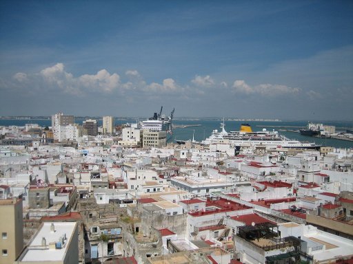 Cádiz, Spanien, Ausblick vom Torre de Poniente Richtung Passagierhafen