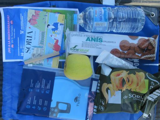 V. Travesía Embalse Cuerda del Pozo, Abejar, Starterpaket mit Soria Info, Keksen, Apfel, Badekappe, Müsliriegel, Kartoffelchips und Mineralwasser