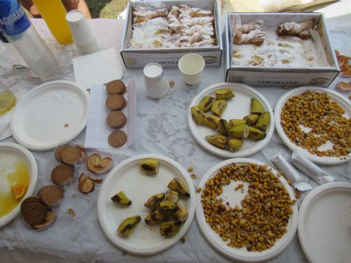 V. Travesía Embalse Cuerda del Pozo, Abejar, Spanien, Wasser, Wasser mit Orangengeschmack, Bananen, Nüsse, Kekse und Kuchengebäck