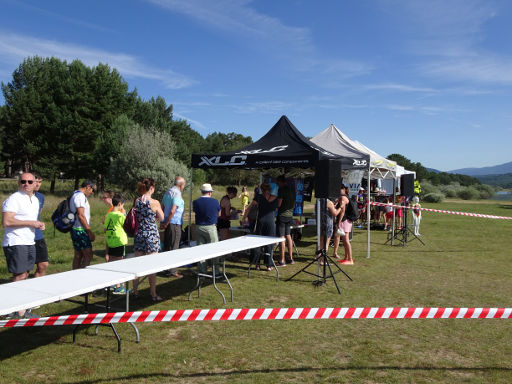 Camping Urbión, Stausee Cuerda del Pozo, Schwimmwettbewerb 2019, Soria, Spanien, Bezahlung Startergebühr und Abholung Starterpaket