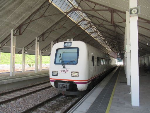 Canfranc-Estación, Spanien, renfe Zug im Bahnhof Canfranc