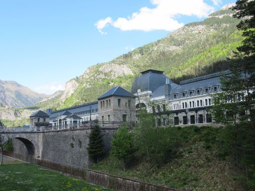 Historischer Bahnhof, Canfranc-Estación, Spanien, Ansicht vom Westen