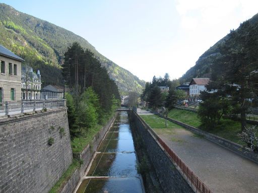 Historischer Bahnhof, Canfranc-Estación, Spanien, Río Aragón