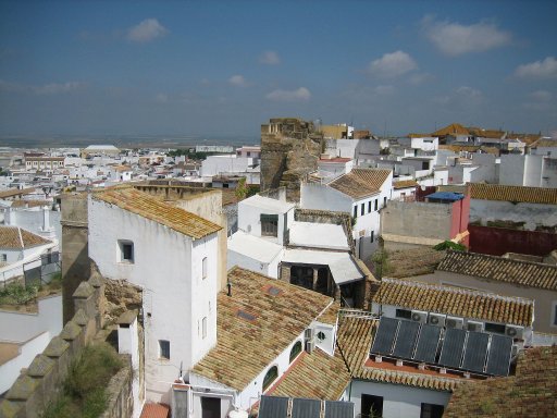 Carmona, Spanien, Alcázar de la Puerta de Sevilla, Blick auf den Ort mit vielen weißen Häusern