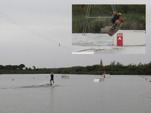 Stausee von Cazalegas, Cazalegas, Spanien, Wakepark im August 2022