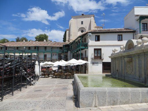 Chinchón, Spanien, Plaza Mayor, Springbrunnen