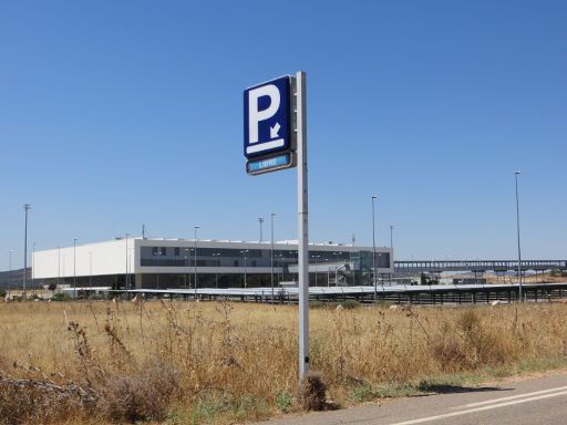 Ciudad Real, Flughafen CQM, Spanien, Flughafengelände mit Parkplätzen