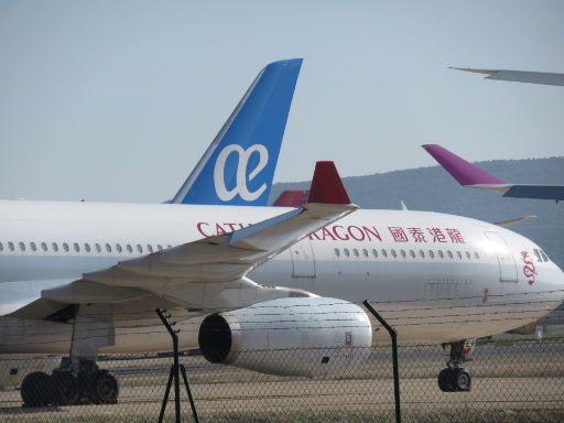 Ciudad Real, Flughafen CQM, Spanien, Cathay Dragon und Air Europa Maschinen im November 2020