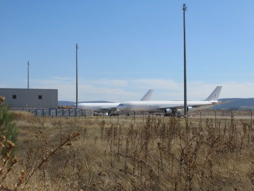 Ciudad Real, Flughafen CQM, Spanien, zwei unbekannte Maschinen im November 2025