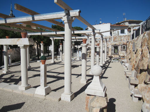 Museo de Piedra, Colmenar de Oreja, Spanien, Säulen und Baumaterial