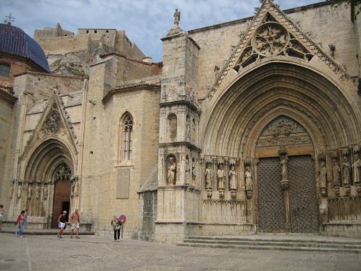 Kirche von Morella, im Hintergrund die Burg