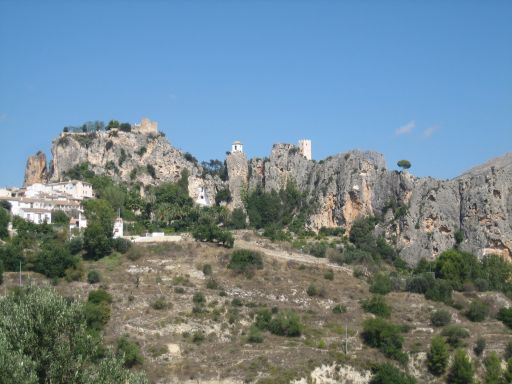 Guadalest, Spanien, Siedlung auf der Bergkette