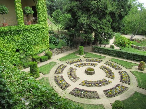 Kloster San Jerónimo und Palast Karl V., Cuacos de Yuste, Spanien, Ausblick auf den Garten linke Seite