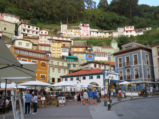 Cudillero, Spanien, Plaza de la Marina und Lonja del Perscado