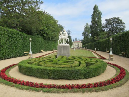 La Quinta de Selgas, Cudillero, Spanien, franz&ouml;sischer Garten mit Blick auf den Palast
