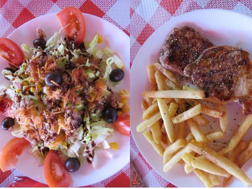 Cuenca, Spanien, Bar del Castillo mit Mittagstisch Salat und Fleisch