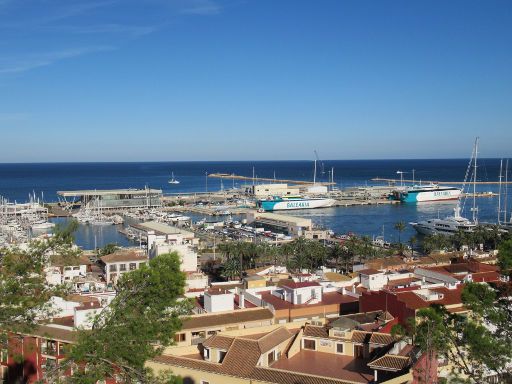 Burg von Dénia, Dénia, Spanien, Ausblick auf die Stadt und Fährhafen